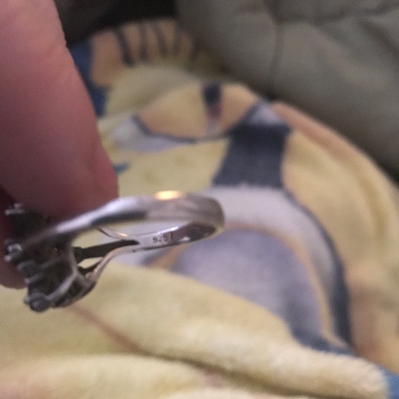 Size 7 ring - Picture 2 of 2